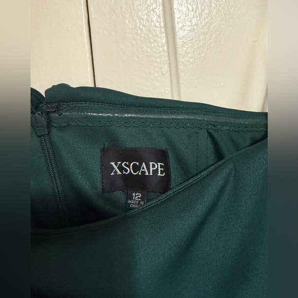 Xscape Emerald Green Asymmetrical Off-the-Shoulder Dress - Picture 7 of 12
